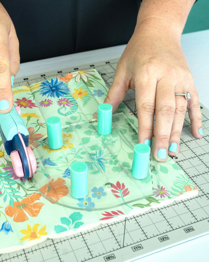 PRE-ORDER: Sew Magnetic 12" x 18" Self-Healing Cutting Mat + 6 Boosters