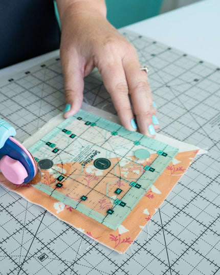 PRE-ORDER: Sew Magnetic 12" x 18" Self-Healing Cutting Mat + 6 Boosters