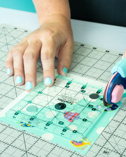 PRE-ORDER: Sew Magnetic 12" x 18" Self-Healing Cutting Mat + 6 Boosters